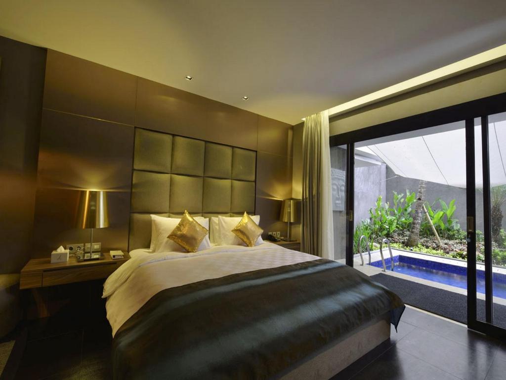 Amaroossa Suite Bali Pool Suite 3