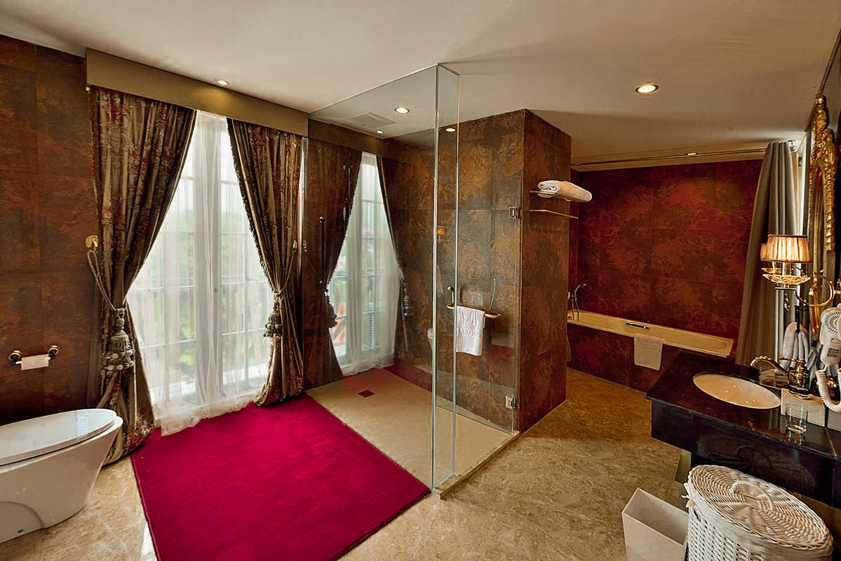 Amaroossa Royal Bogor Suite 2