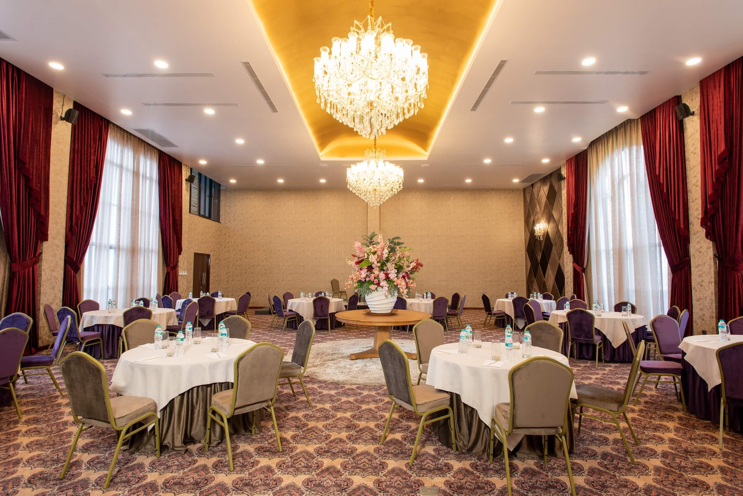 Casa Amaroossa Lounge Diamond Arch Ballroom 2