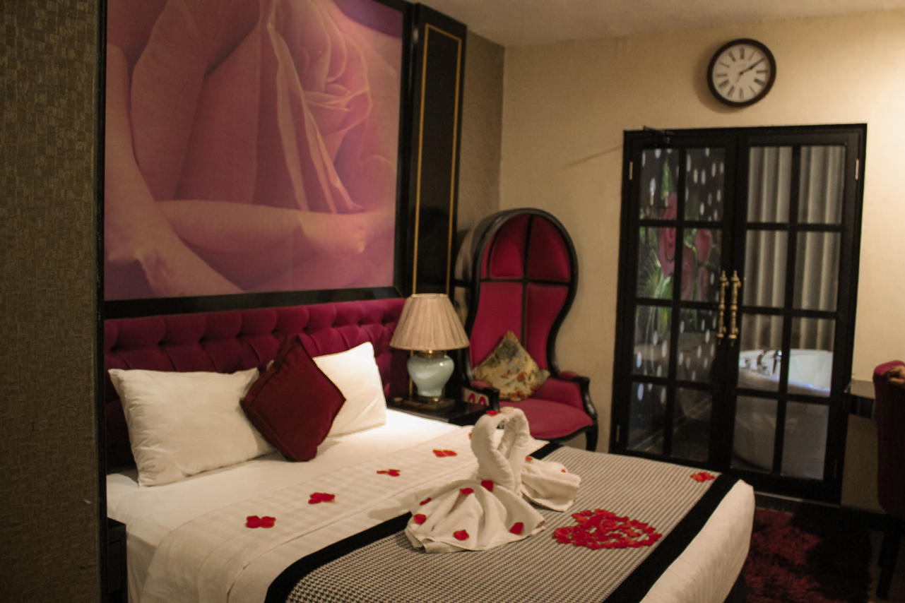Little Amaroossa Jakarta Honeymoon Suite 2