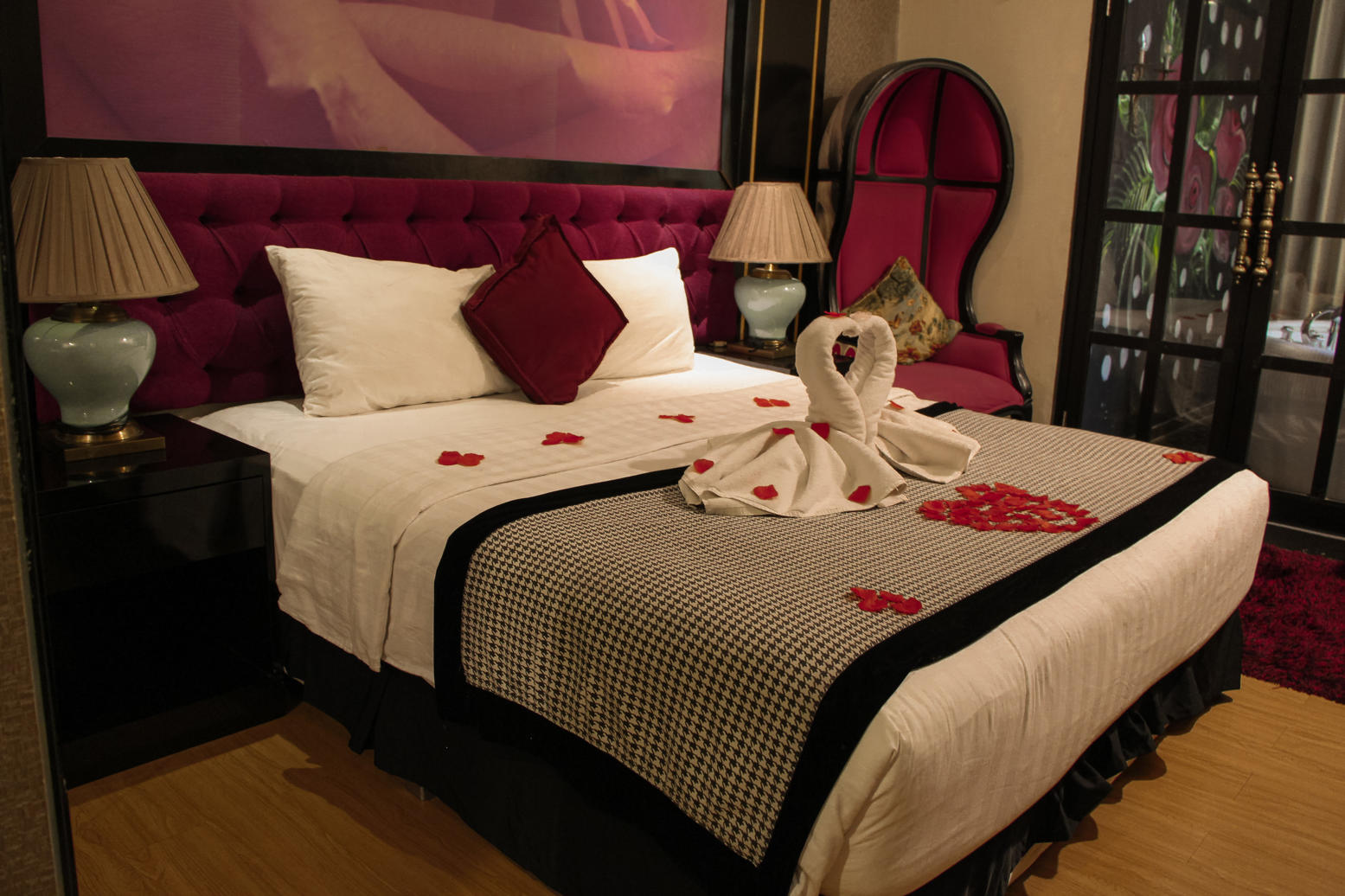 Honeymoon Suite