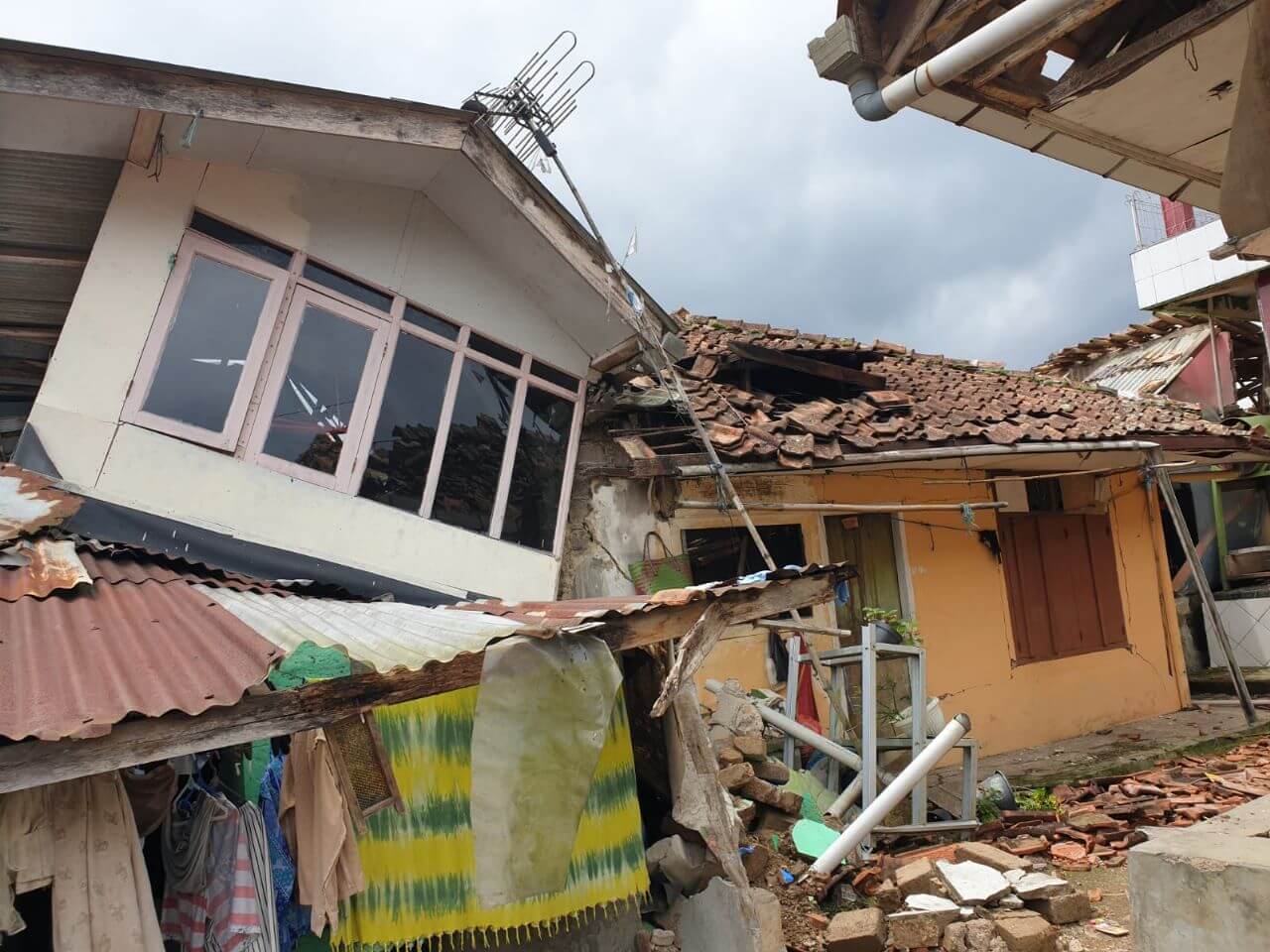 AMAROOSSA PEDULI GEMPA CIANJUR