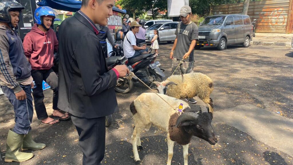 BERBAGI BERKAH IDUL ADHA